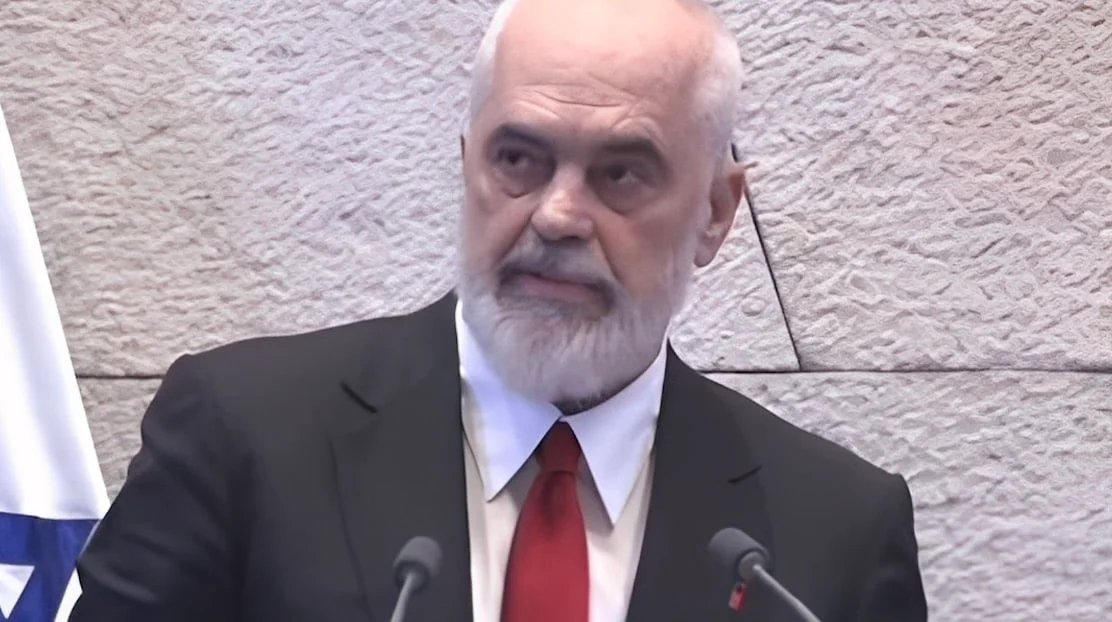 Έντι Ράμα: «Είμαι Καθολικός, η γυναίκα μου Μουσουλμάνα, τα δύο παιδιά μας Ορθόδοξα, το μικρότερο μπορεί να γίνει Ιουδαίος»