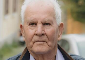 Η απίστευτη ιστορία του 76χρονου κύριου Λευτέρη – Παντρεύτηκε στα 16 και πλέον έχει 10 εγγόνια, 10 δισέγγονα και τρισέγγονο