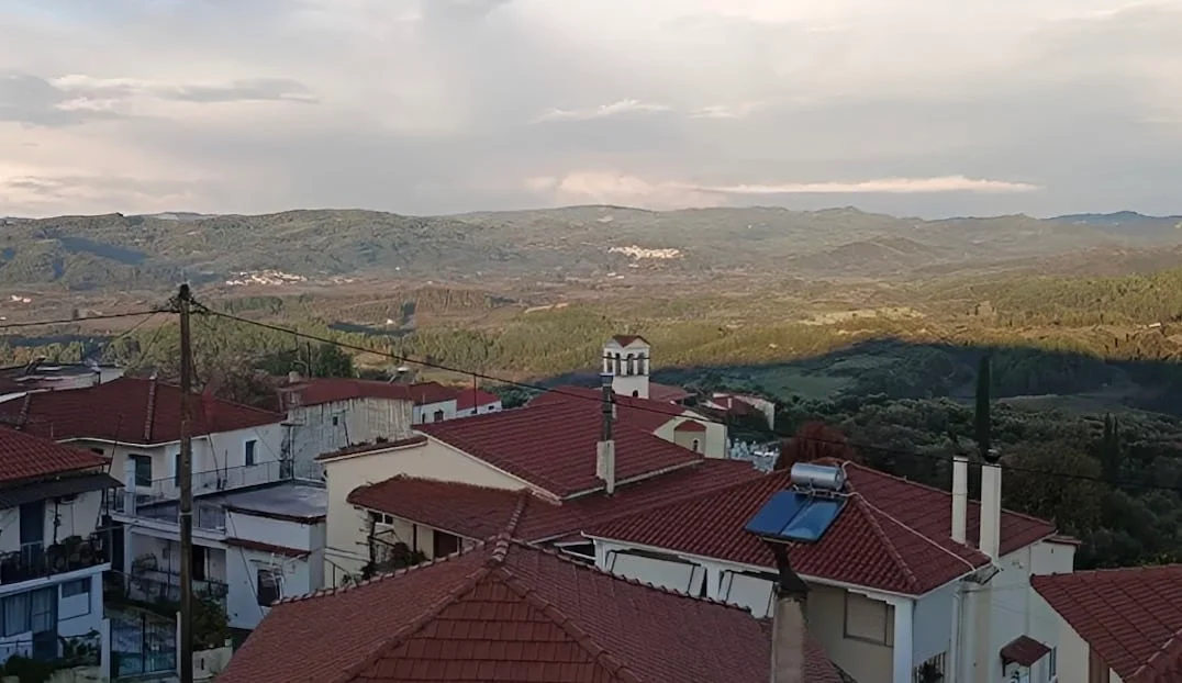 Πρόεδρος πανέμορφου ελληνικού χωριού προσφέρει 1.000 ευρώ σε κάθε γυναίκα που θα μείνει στην περιοχή