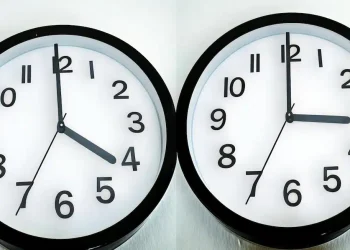 Αλλαγή ώρας 2026: Πότε επιστρέφει η θερινή – Πώς επηρεάζεται ο ύπνος μας