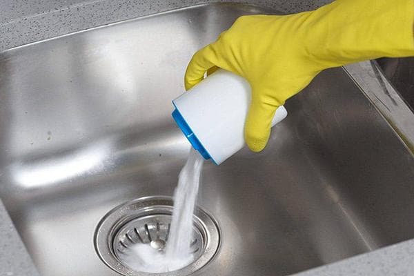 Ρίξτε αλάτι μέσα στην τουαλέτα και θα καταλάβετε - Αυτά δεν μας τα λένε οι υδραυλικοί 1 sypat sol v unitaz i rakovinu3