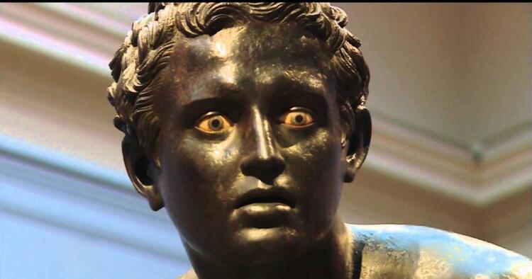 Γιατί οι άνδρες στα αρχαία ελληνικά αγάλματα έχουν όλοι μıκρó μóρıο;