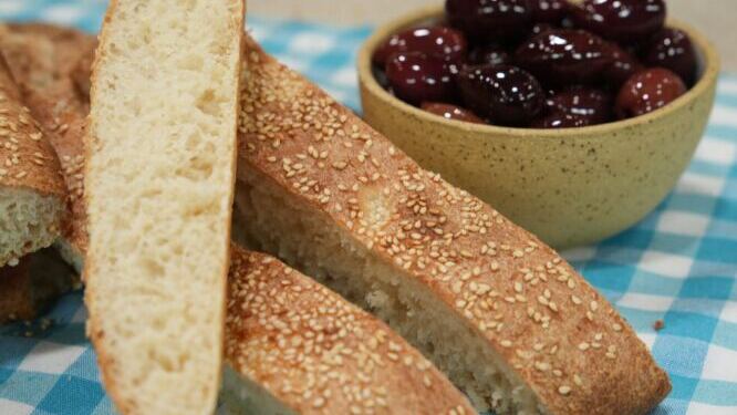 Λαγάνα αφράτη, τραγανή από τον Πέτρο Συρίγο