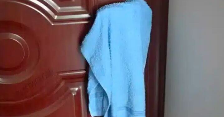 Το βράδυ πριν κοιμηθείτε, κρεμάστε μια πετσέτα στο πόμολο της πόρτας – Το εκπληκτικό όφελος