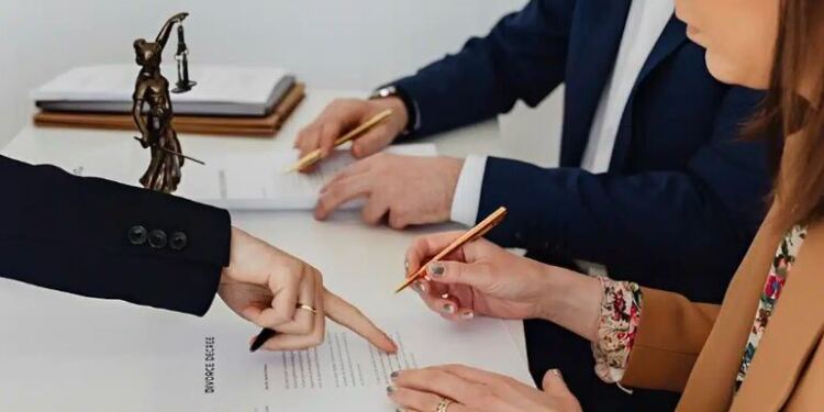 Τέλος οι «εξ αδιαιρέτου» κληρονομιές μεταξύ αδελφών – Ποιος κληρονομεί τι με την νέα ρύθμιση