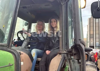 Οι αγρότισσες που έκλεψαν την παράσταση με το τρακτέρ τους στο Σύνταγμα