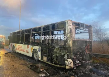 Φωτιά σε λεωφορείο του ΚΤΕΛ που βρισκόταν εν κινήσει
