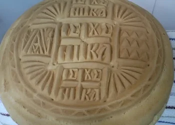 To ιερό ψωμί: Συνταγή για σπιτικό πρόσφορο