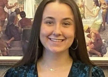 Ταξίδεψε 6000 χιλιόμετρα για να συναντήσει τον άντρα που γνώρισε στο Facebook και αυτός τη μαχαίρωσε 90 φορές