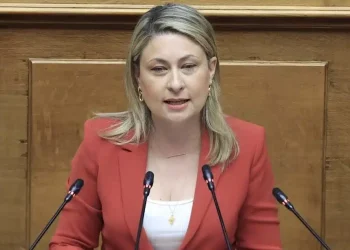 Η Χριστίνα Αλεξοπούλου ζήτησε συγγνώμη για τη φράση «το τζάμπα πέθανε»: «Δεν αναφερόμουν στους εκπαιδευτικούς»