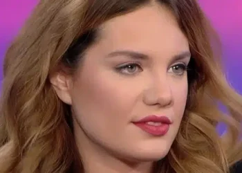 Ξυγκόρου: «Δεν κάνω σιδέρωμα είναι περιττό – Όταν τα βάλεις δεν θα τσαλακωθούν;»