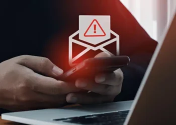 Τι κρύβεται πίσω από τα SMS για δήθεν δέματα από ΕΛΤΑ και κούριερ