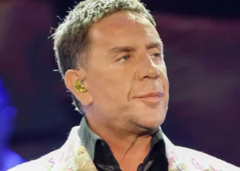 Στο νοσοκομείο με ιογενή λοίμωξη ο Γιώργος Μαζωνάκης – Εμφάνισε υψηλό πυρετό και πόνους στο στομάχι