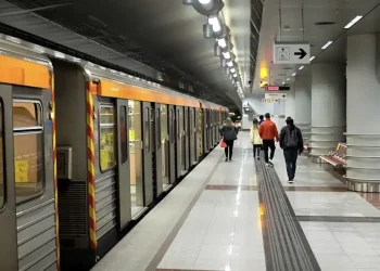 Απίστευτη τραγωδία στο Μετρό της Αθήνας