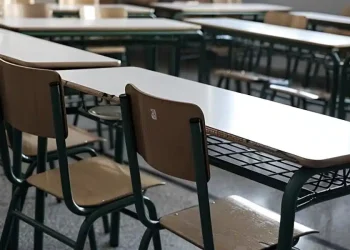 Τρίκαλα: Γιαγιά πήγε να πάρει τους βαθμούς του εγγονού της και έγινε χαμός