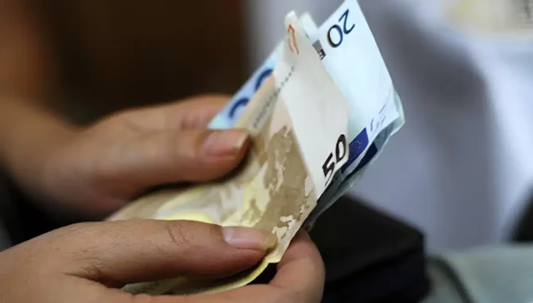 Επίδομα 200 ευρώ: Τι ισχύει για όσους έχουν παιδιά