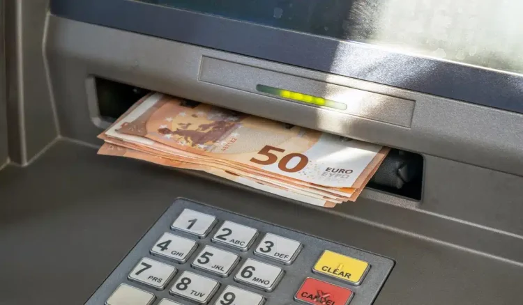 Συντάξεις Μαρτίου 2026: Η Καθαρά Δευτέρα φέρνει μικρές… εκπλήξεις στα ΑΤΜ