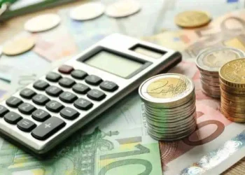 Κατώτατος μισθός: Κλειδώνει η αύξηση από 1η Απριλίου – Πόσα ευρώ θα δούμε στην τσέπη μας