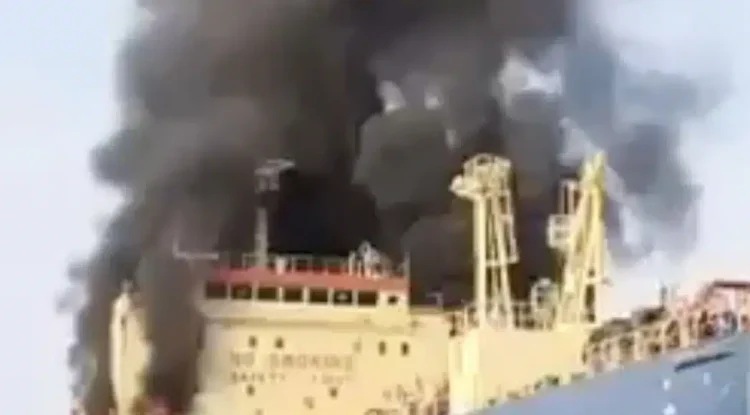 Πόλεμος στη Μέση Ανατολή: Επίθεση σε ελληνόκτητο δεξαμενόπλοιο ανοιχτά του Ντουμπάι