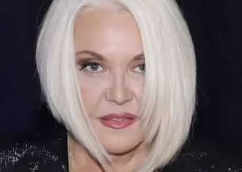 Ξέσπασε η Ρούλα Κορομηλά κατά των παρουσιαστών δελτίων ειδήσεων – «Διακόπτετε συνεχώς τους πολεμικούς ανταποκριτές on air»