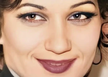 Απομονωμένη στο σπίτι της στην Καλλιθέα ζει η δημοφιλής τραγουδίστρια με την καταπληκτική φωνή