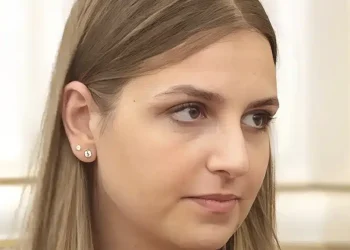 Η Σοφία Μητσοτάκη δημοσίευσε το εισιτήριο της πτήσης της από το Ομάν στην Αθήνα: «Ελπίζω ότι εδώ ολοκληρώνεται αυτή η αθλιότητα»