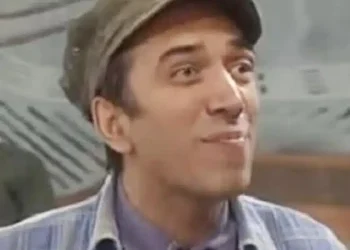 Δεν θα τον αναγνώριζε… ούτε ο Χάρης Ρώμας: Πως είναι σήμερα ο Τρελαντώνης από το Καφέ της Χαράς 20 χρόνια μετά