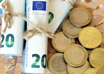 Διπλή αύξηση για χιλιάδες εργαζόμενους: Τι αλλάζει από την 1η Απριλίου