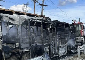 Φωτιά σε λεωφορείο του ΚΤΕΛ – Κάηκε ολοσχερώς