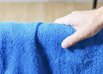 Πώς να κάνετε ξανά μαλακές και αφράτες τις σκληρές σας πετσέτες – Με ένα φυσικό προϊόν, δεν είναι το ξίδι