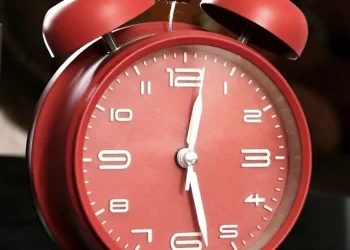 Αλλαγή ώρας 2026: Χάνουμε ή κερδίζουμε ύπνο και τι σημαίνει η αλλαγή για την υγεία μας