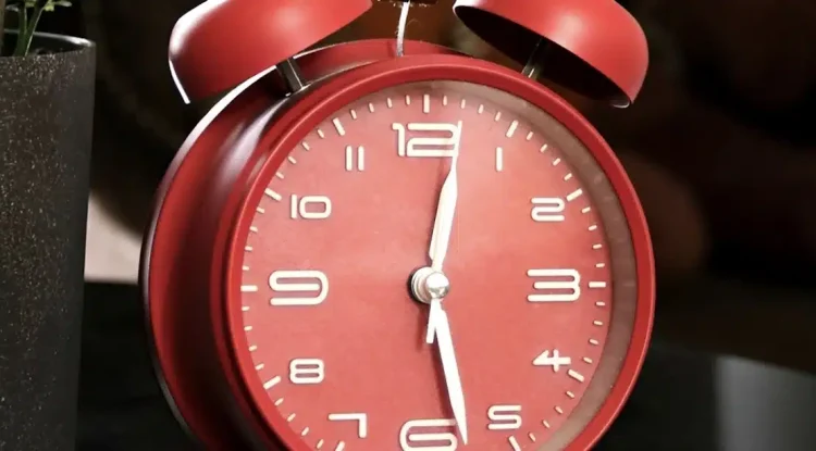 Αλλαγή ώρας 2026: Χάνουμε ή κερδίζουμε ύπνο και τι σημαίνει η αλλαγή για την υγεία μας