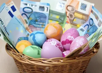 Δώρο Πάσχα: Τι αλλάζει για τους εργαζόμενους με τον νέο κατώτατο μισθό