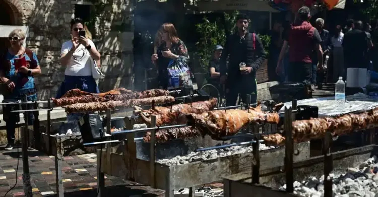 Ξεφεύγουν οι τιμές για το Πάσχα – Τόσο θα πάει το κιλό σε κατσίκι και αρνί