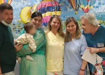 «Η ζωή νίκησε τον θάνατο»: Εκτός ΜΕΘ το μωρό από τη Ζάκυνθο που είχε προσβληθεί από μηνιγγίτιδα