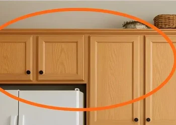 Οι περισσότεροι άνθρωποι θεωρούν αυτά τα ντουλάπια άχρηστα. Δείτε τον σωστό τρόπο για να τα αξιοποιήσετε.