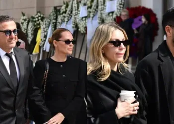 Κηδεία Μαρινέλλας: Αντώνης Ρέμος με Υβόννη Μπόσνιακ και Χρήστος Μάστορας με Γαρυφαλλιά Καληφώνη στο τελευταίο «αντίο»