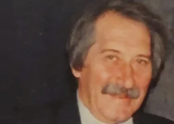 Πέθανε ο δημοσιογράφος Αντώνης Κούρτης – Ήταν κυβερνητικός εκπρόσωπος στην κυβέρνηση του Ανδρέα Παπανδρέου