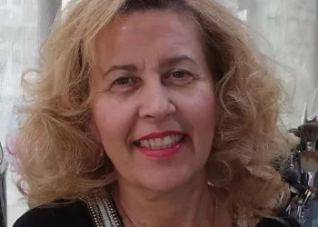 «Με αποκαλούσαν @@@@, πετούσαν μπουκάλια, έδειχναν τα @@@@ τους»: Οι καταγγελίες της καθηγήτριας