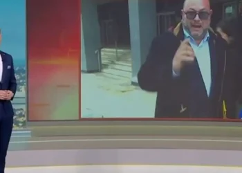 Live «επίθεση» του δικηγόρου Ανδρέα Θεοδωρόπουλου στον Πέτρο Κουσουλό: «Είσαι πολύ μικρός να με πιάνεις στο στόμα σου»