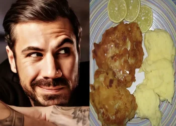 Ο Άκης Πετρετζίκης είπε το μuστικό για τέλειο κουρκούτι και τραγανό μπακαλιάρο σκορδαλιά για την 25η Μαρτίου