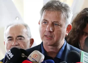 Στη δίκη για τα Τέμπη ο πατέρας του μοναδικού επιζώντα: «Το παιδί μου ζει στο σκοτάδι, δίνει μάχη με φρικτούς πόνους»