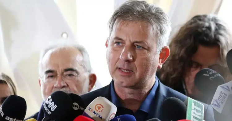 Στη δίκη για τα Τέμπη ο πατέρας του μοναδικού επιζώντα: «Το παιδί μου ζει στο σκοτάδι, δίνει μάχη με φρικτούς πόνους»