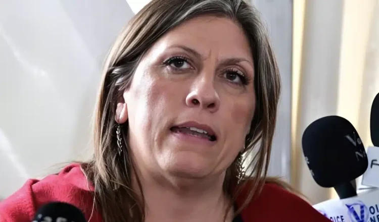 Χαμός στη δίκη των Τεμπών: Η Ζωή Κωνσταντοπούλου άρχισε να βιντεοσκοπεί αστυνομικούς