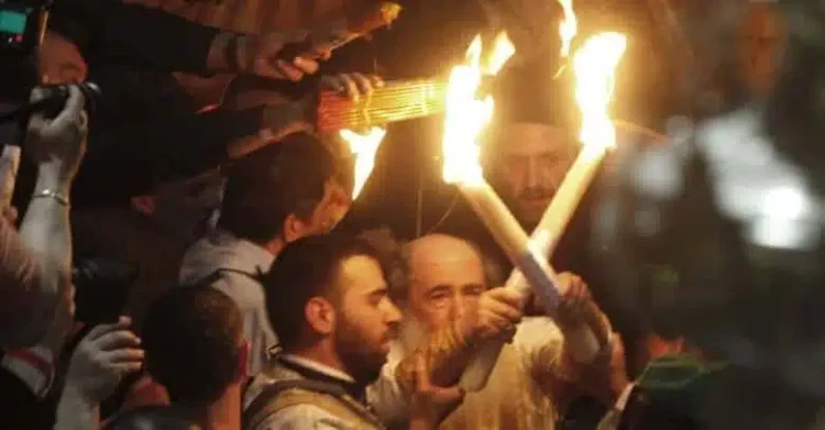 Άγιο Φως: Γιατί το παίρνει μόνο ο Ελληνορθόδοξος Πατριάρχης