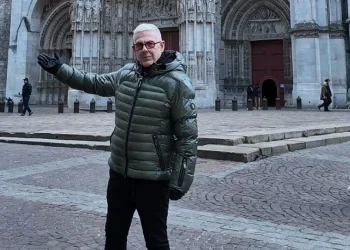 Ο Τάσος Δούσης με ένα άρθρο φωτιά για τους υποκριτές του Πάσχα: «Πώς ήρθες έτσι στον επιτάφιο @@@@@…»