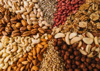 Ο ξηρός καρπός που ρίχνει χοληστερίνη, κόβει την πείνα και προστατεύει τον εγκέφαλο