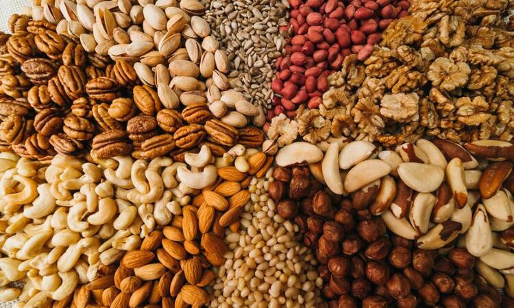 Ο ξηρός καρπός που ρίχνει χοληστερίνη, κόβει την πείνα και προστατεύει τον εγκέφαλο