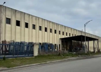 Τίτλοι τέλους μετά από 140 χρόνια για πασίγνωστη ελληνική εταιρεία κολοσσό – Τα 2 ακίνητα που βγαίνουν στο σφυρί