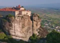 Γυναίκα έπεσε από το βράχο της μονής του Αγίου Στεφάνου στα Μετέωρα
